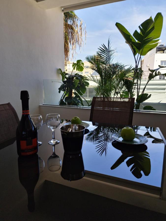 Carisa Deluxe Apartment With Jacuzzi Larnaca Dış mekan fotoğraf