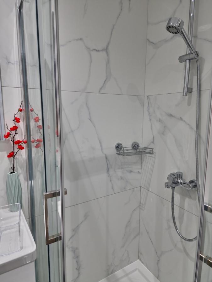 Carisa Deluxe Apartment With Jacuzzi Larnaca Dış mekan fotoğraf