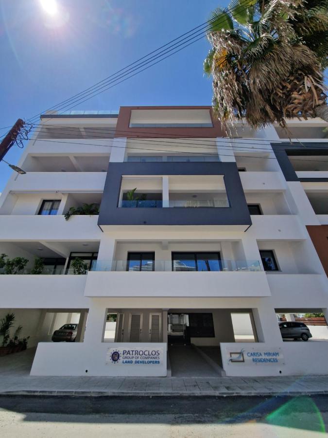 Carisa Deluxe Apartment With Jacuzzi Larnaca Dış mekan fotoğraf