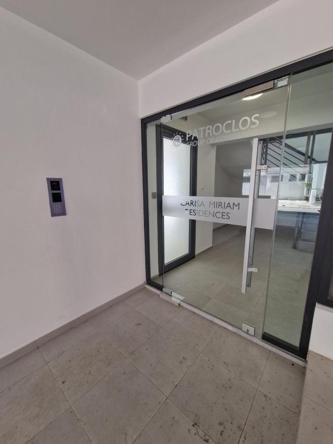 Carisa Deluxe Apartment With Jacuzzi Larnaca Dış mekan fotoğraf
