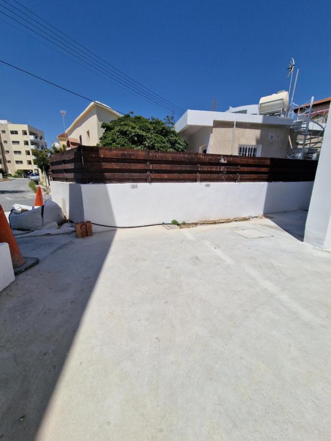 Carisa Deluxe Apartment With Jacuzzi Larnaca Dış mekan fotoğraf