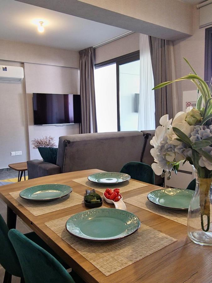 Carisa Deluxe Apartment With Jacuzzi Larnaca Dış mekan fotoğraf