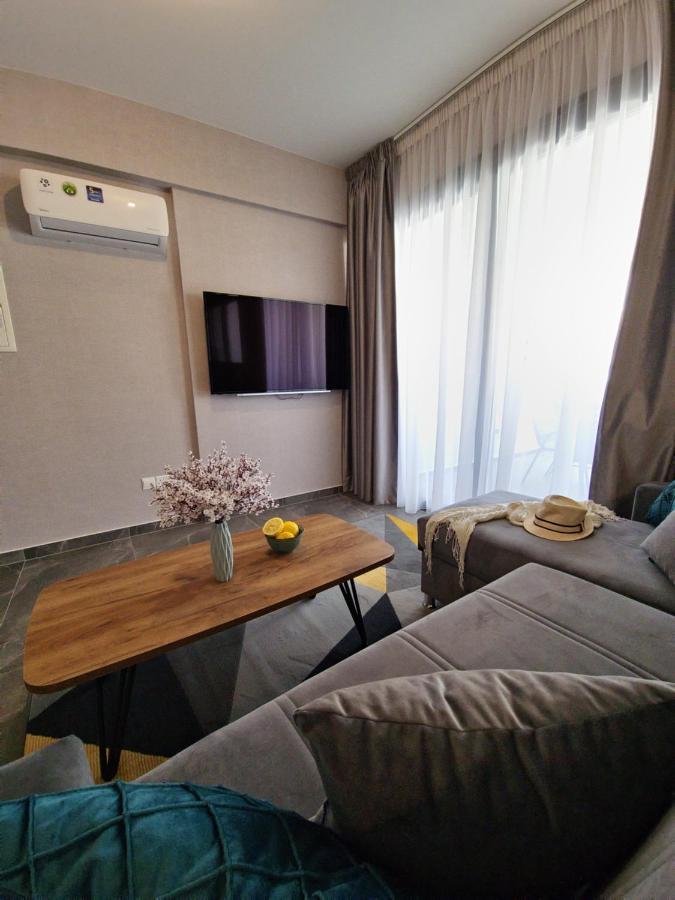 Carisa Deluxe Apartment With Jacuzzi Larnaca Dış mekan fotoğraf