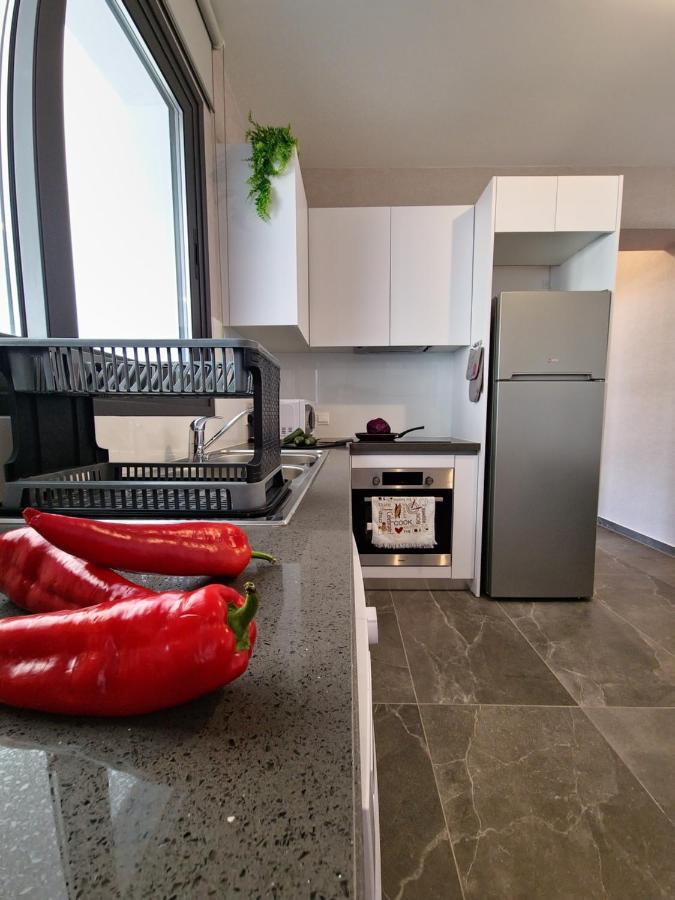 Carisa Deluxe Apartment With Jacuzzi Larnaca Dış mekan fotoğraf