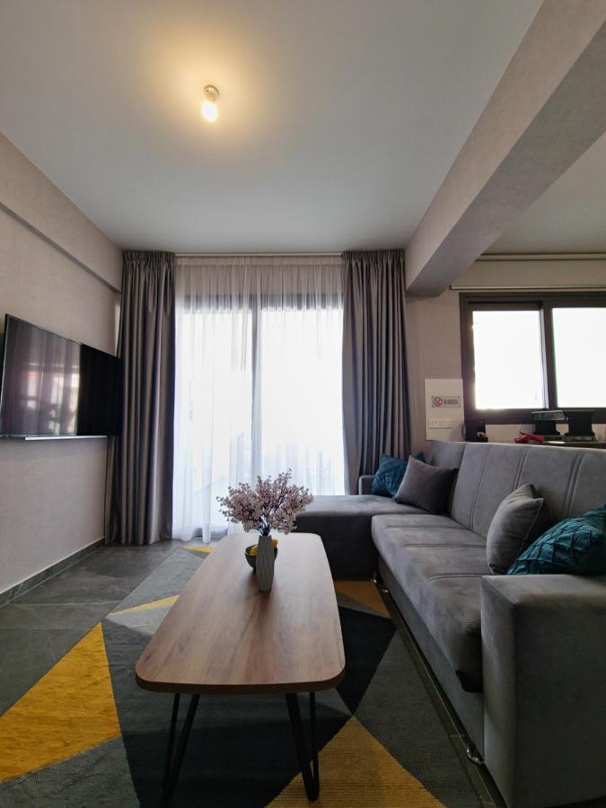 Carisa Deluxe Apartment With Jacuzzi Larnaca Dış mekan fotoğraf