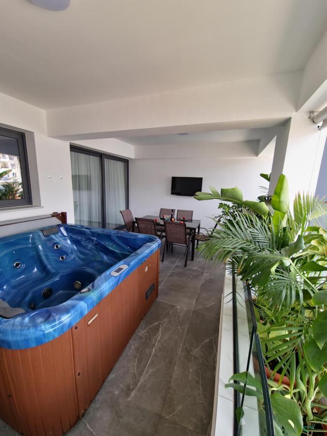 Carisa Deluxe Apartment With Jacuzzi Larnaca Dış mekan fotoğraf