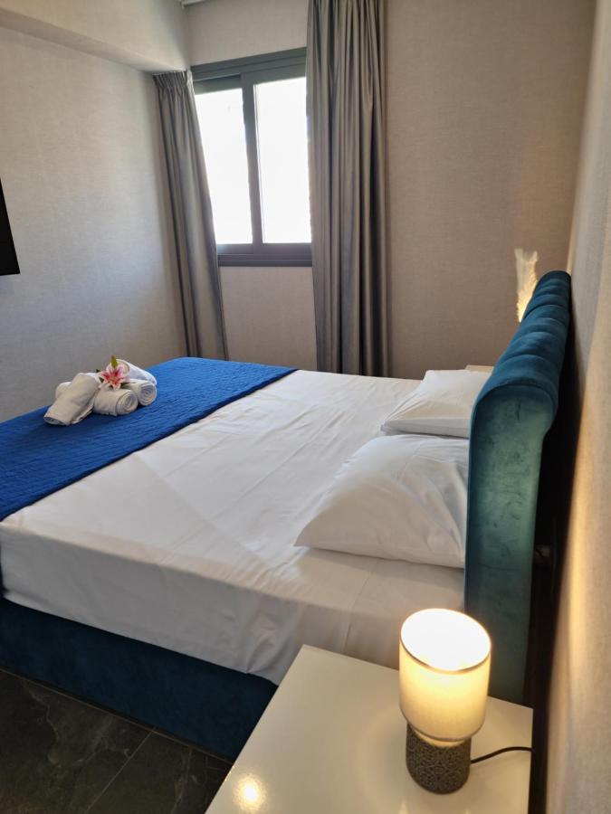 Carisa Deluxe Apartment With Jacuzzi Larnaca Dış mekan fotoğraf