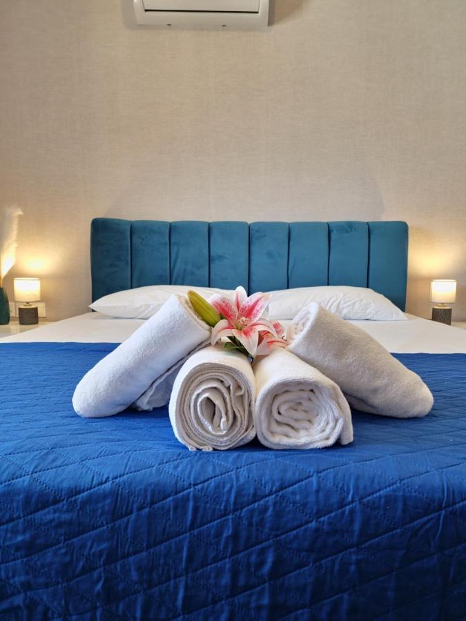 Carisa Deluxe Apartment With Jacuzzi Larnaca Dış mekan fotoğraf