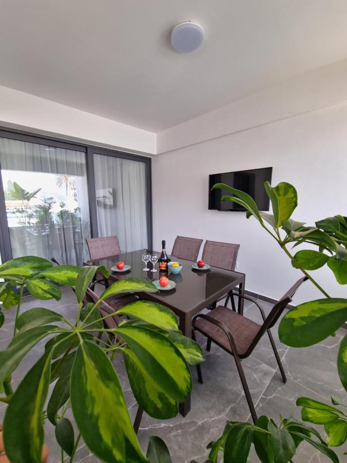 Carisa Deluxe Apartment With Jacuzzi Larnaca Dış mekan fotoğraf